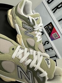 Image 3 of Women's New Balance 9060