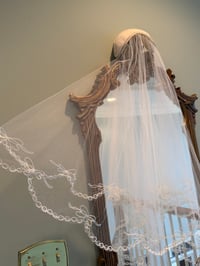 Image 12 of 1950s Bow Veil