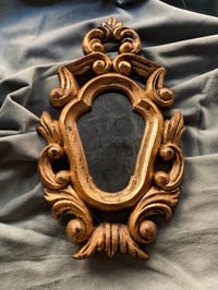 Image 4 of Petit miroir baroque en bois 