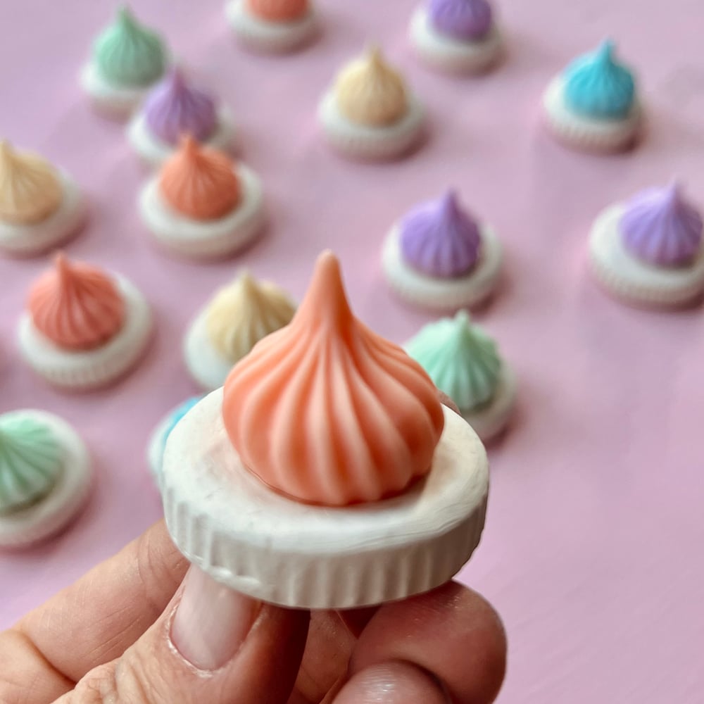 Image of Ceramic Ice Gem biscuit