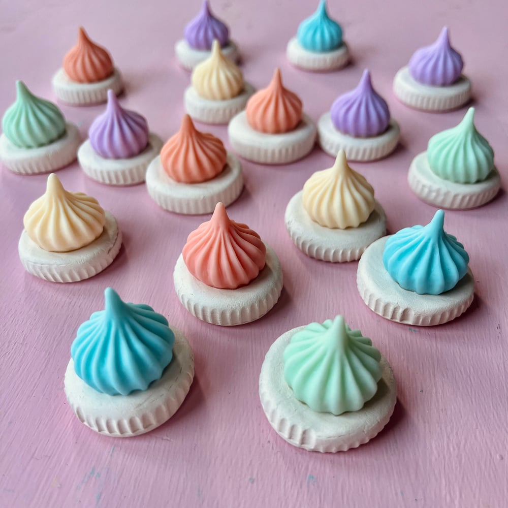 Image of Ceramic Ice Gem biscuit