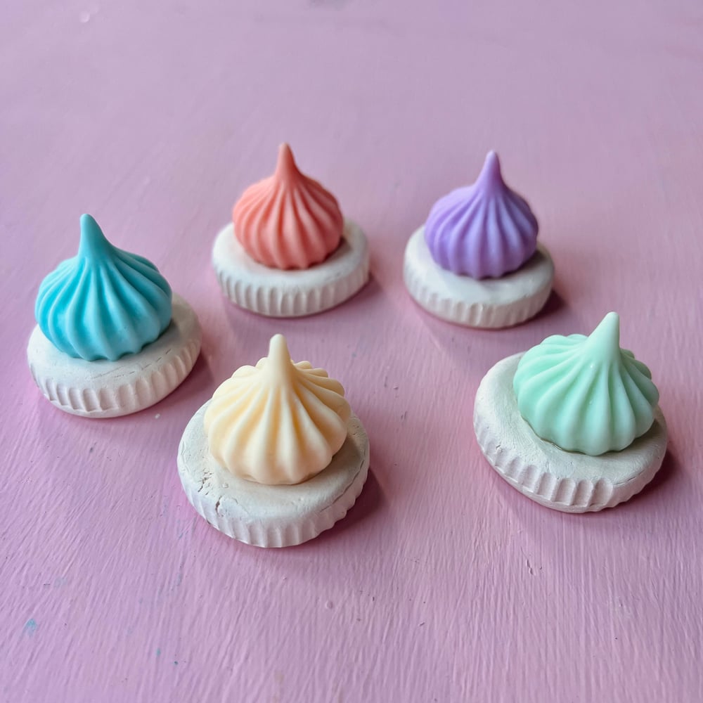 Image of Ceramic Ice Gem biscuit