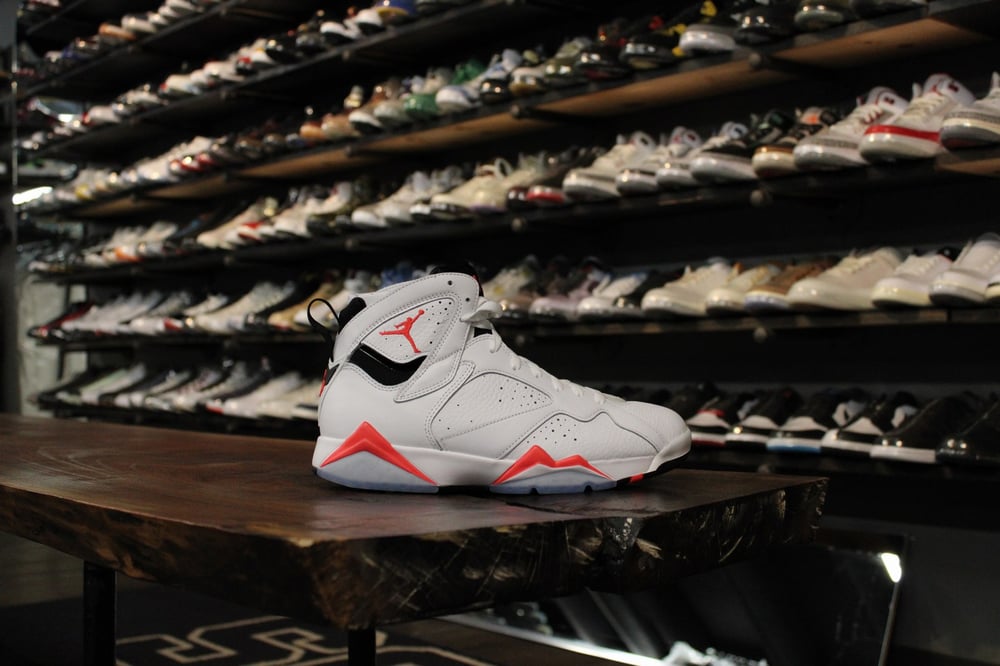 AIR JORDAN VII (7) "WHITE/INFRARED"