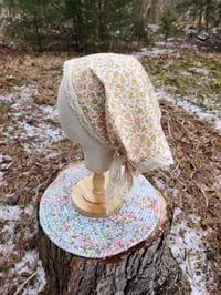 Image 4 of Linen Bandana with lace trim in Retro Ditzy Floral