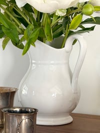Image 3 of Broc de toilette ancien
