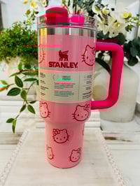 Image 7 of Hello Kitty X Stanley “GLITTER PINK” | 40 Oz. FlowState Tumbler