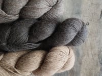 Image 5 of undyed alpaca yarn ECO PUNA by AMANO (peru)
