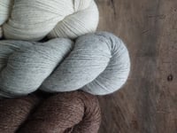 Image 2 of undyed alpaca yarn ECO PUNA by AMANO (peru)
