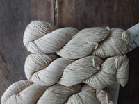 Image 3 of undyed alpaca-merino wool yarn WARMI by AMANO (peru)