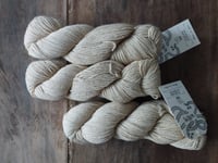 Image 5 of undyed alpaca-merino wool yarn WARMI by AMANO (peru)