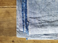 Image 2 of medium weight LINEN fabric in cobalt blue, melange // 120 g, 140 cm wide