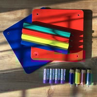Image 2 of Table crayons bois seconde main années 80