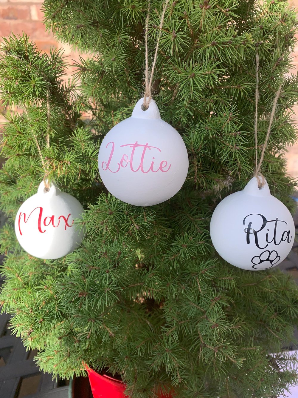 Image of Personalised name ceramic Christmas bauble decoration. Christmas tree decor. Perfect to keep or gift