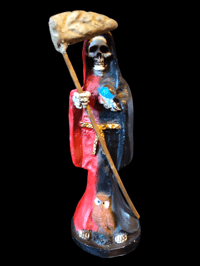 La Roja y Negra Muerte Statue 