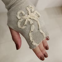 Image 1 of AGOTADOS. Sólo bajo pedido. mitones de punto bordados