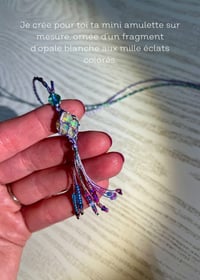 Image 2 of Mini amulette en Opale blanche sur mesure
