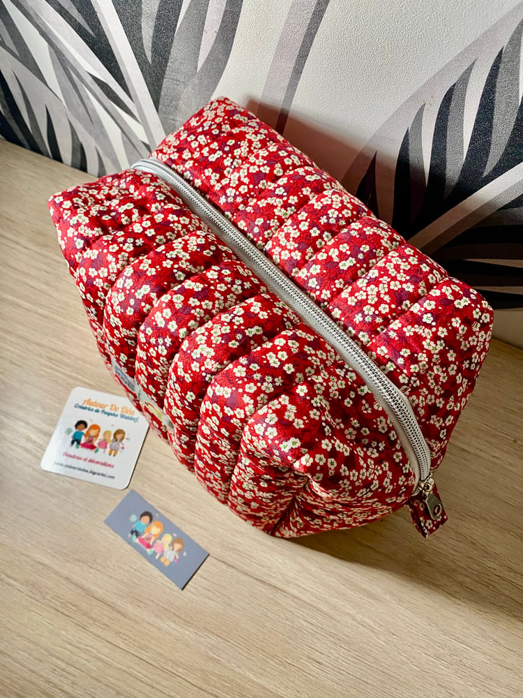 Image of Trousse de toilette en Liberty rouge 