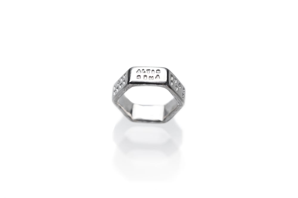 Image of Silver MAXI hexagon ring with inscription in Latin