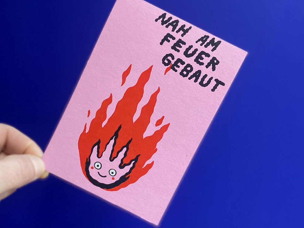 Image of POSTKARTE Nah am Feuer gebaut