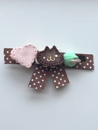 Image 2 of Minty Kitty Biscuit hairclip
