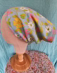 Image 2 of Linen Cover in Aqua Daisy Retro