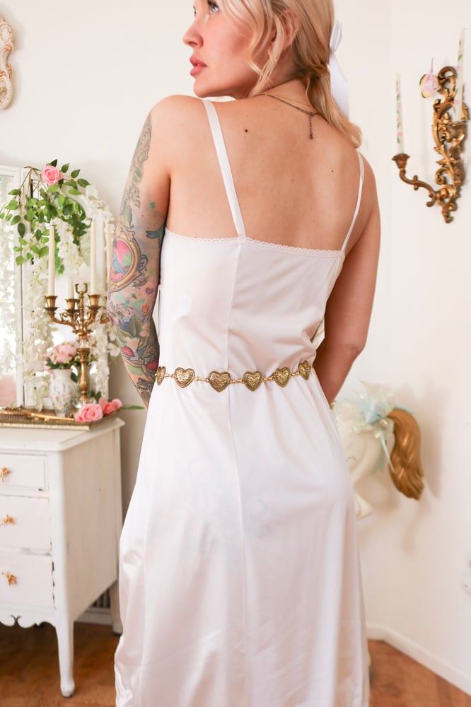 Image of Early 2000s Olga Nude Peachy Slip With Lace Details (32 - Small)