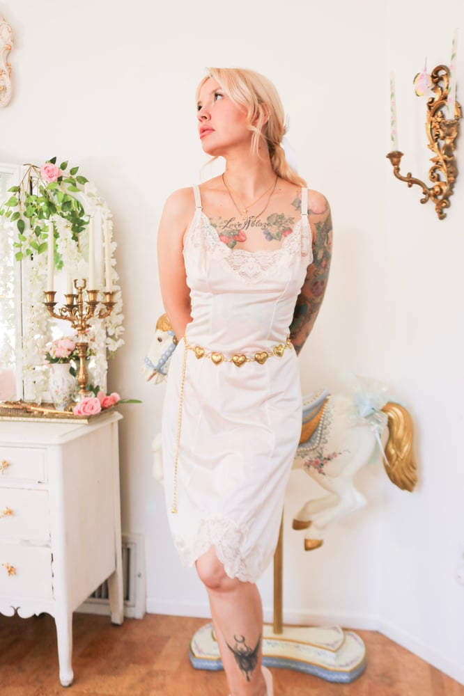 Image of Early 2000s Olga Nude Peachy Slip With Lace Details (32 - Small)