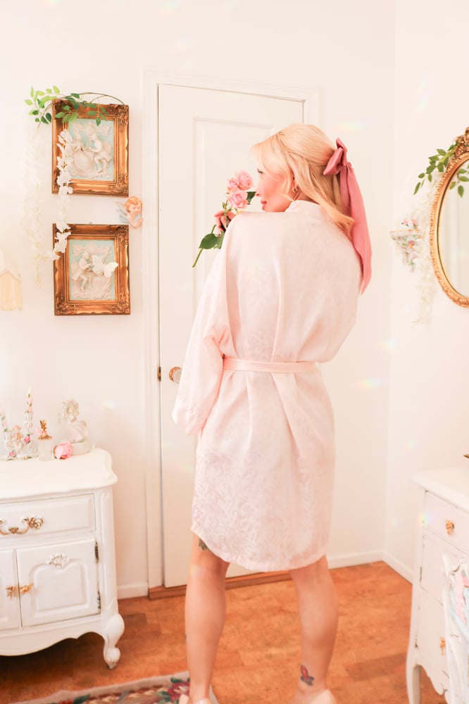 Image of Late 80s Sedu Pastel Pink Brocade Floral Robe (One Size)