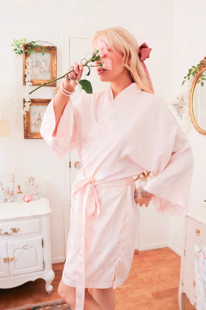 Image of Late 80s Sedu Pastel Pink Brocade Floral Robe (One Size)