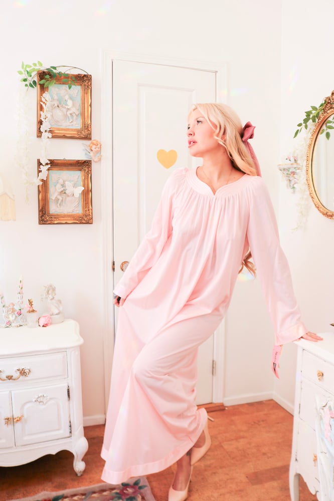Image of Vintage NWTs 1980s Shadowline Pastel Pink Long Sleeve Nightgown (Medium)