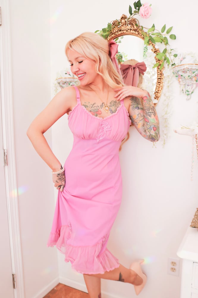 Image of STUNNING 1970s Carol Brent Magenta Nightgown with Floral Applique (34 - Small)