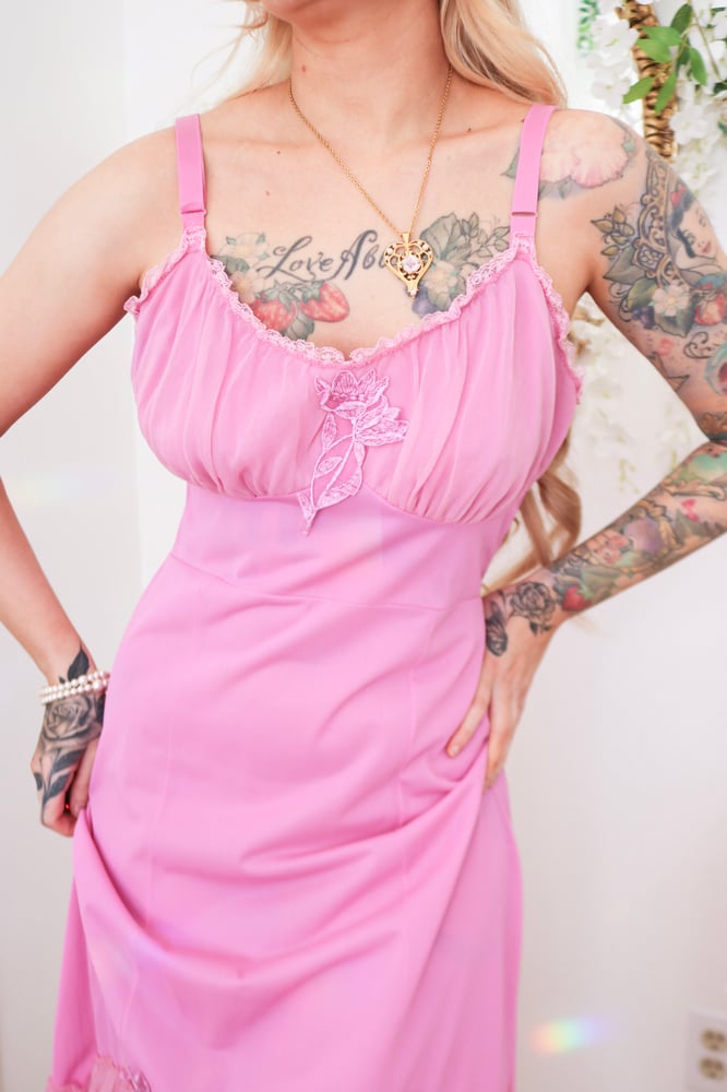 Image of STUNNING 1970s Carol Brent Magenta Nightgown with Floral Applique (34 - Small)