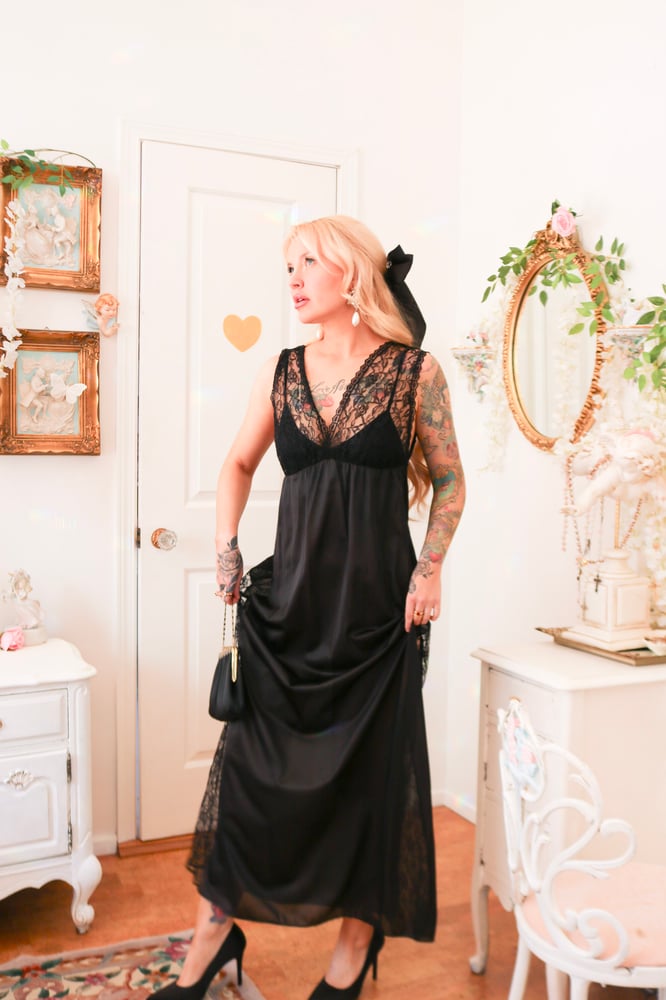 Image of Vintage 1970s ILGWU Black Floor Length Nightgown with Lace Details (Large)