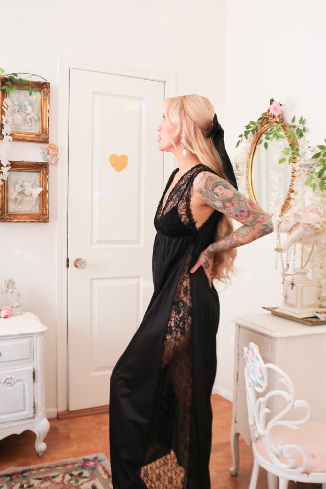 Image of Vintage 1970s ILGWU Black Floor Length Nightgown with Lace Details (Large)