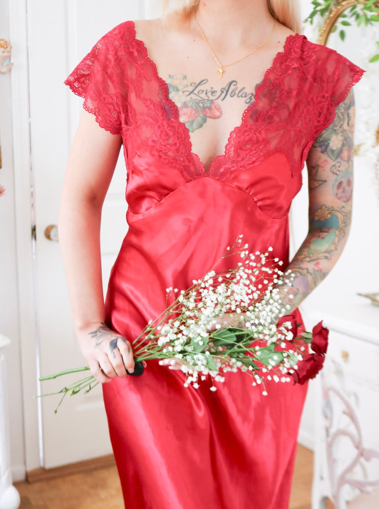 Image of 90s Gilligan O'Malley Cherry Red Nightgown With Floral Lace Details (Small)