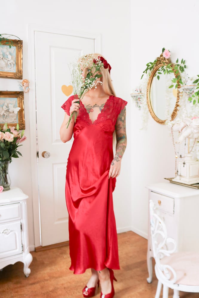 Image of 90s Gilligan O'Malley Cherry Red Nightgown With Floral Lace Details (Small)