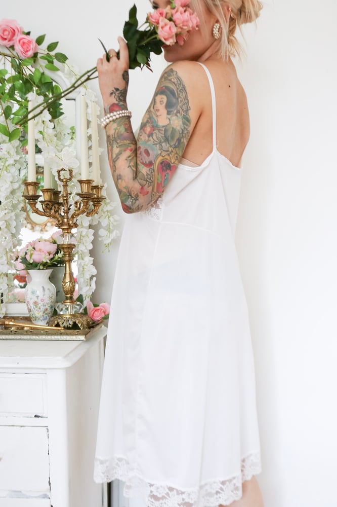 Image of Vintage 1970s Penneys White Slip with Floral Lace (38 - Medium)