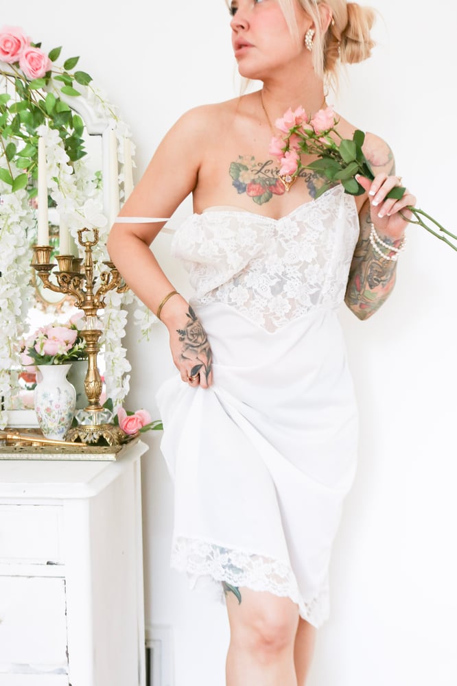 Image of Vintage 1970s Penneys White Slip with Floral Lace (38 - Medium)