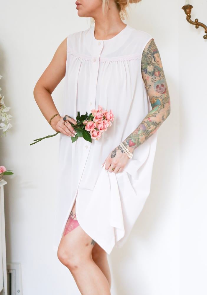Image of Vintage 1960s Lorraine Pale Pink Button Up Nightgown (Large)