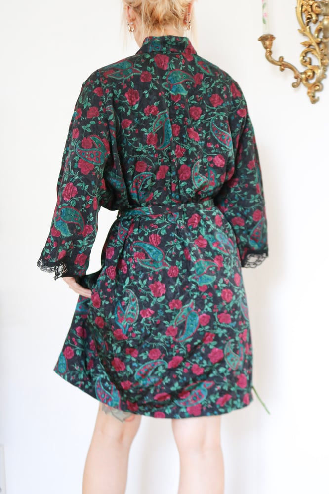 Image of 90s Delicates Rich Rose Robe With Lace Details (Medium)
