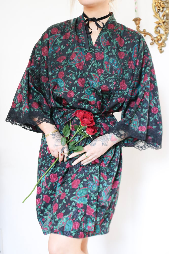 Image of 90s Delicates Rich Rose Robe With Lace Details (Medium)