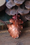 Vera foglia di quercia elettroformata in rame con patina rossa autunnale 