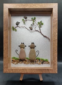 PEBBLE CATS PEEPING UP AT BIRDS IN TREE ***FREE UK POSTAGE***