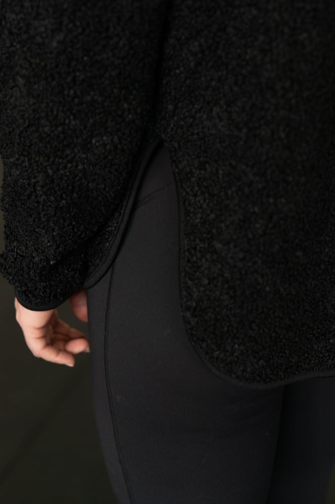 Image of WOMENS SHERPA FLEECE / BLACK 