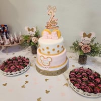 Image 1 of Minnie Mouse confetti party scatter 