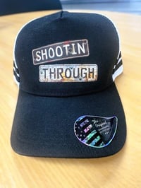 Trucker caps (black & white)