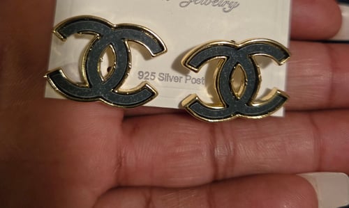 Image of Smoky-(Dull black & Gold)