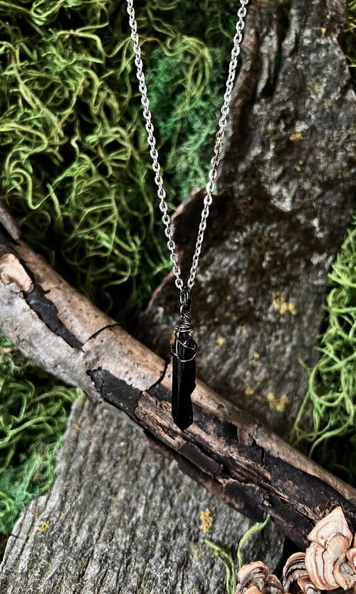 Image of BLACK CRYSTAL SIMPLE NECKLACE