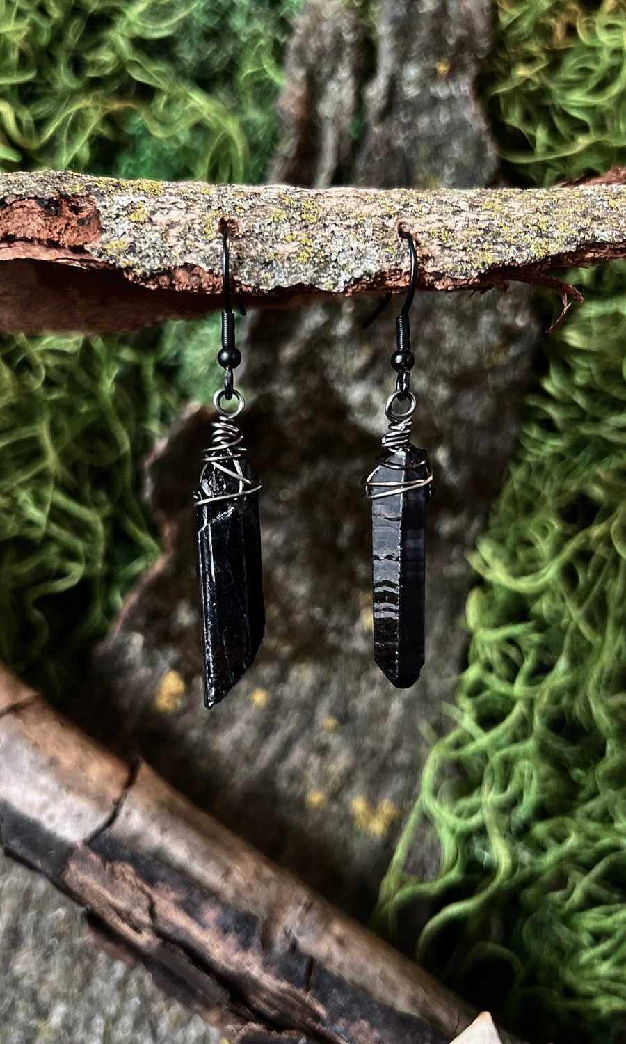 Image of SIMPLE BLACK CRYSTAL EARRINGS