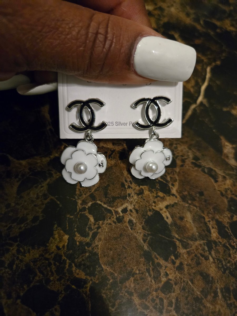 Image of Magnolia (Silver)